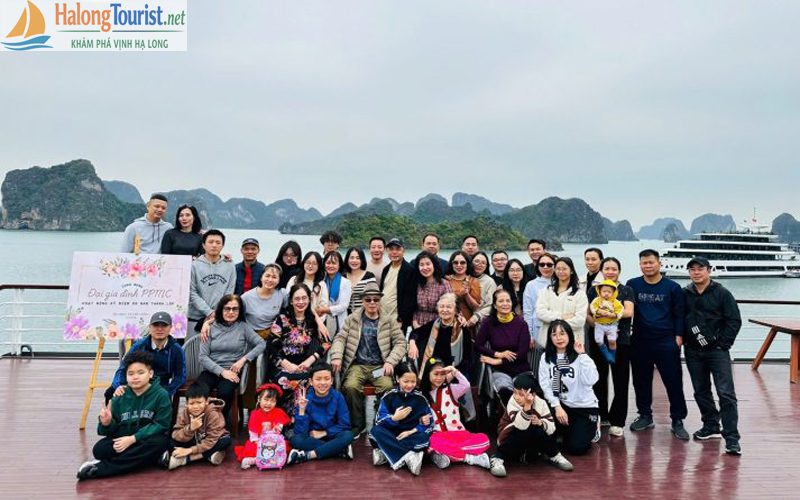 Gia đình du lịch Hạ Long cùng nhau