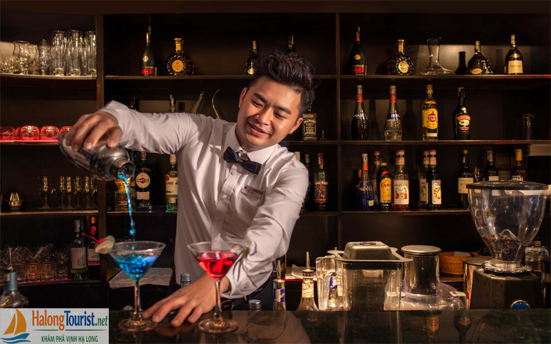 Bar Scarlet Pearl Cruise