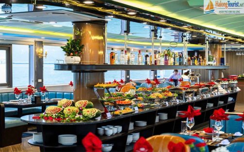 Buffet trưa trên aurora Cruise
