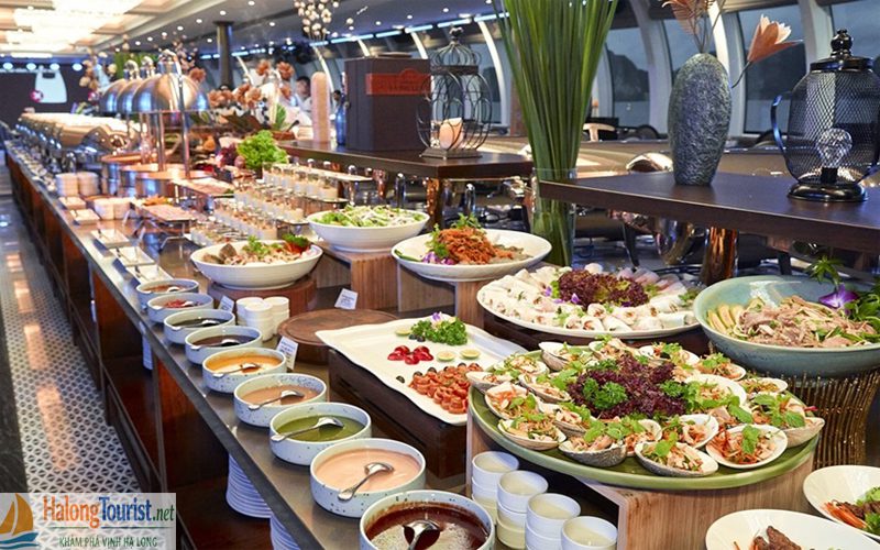 Ẩm thực hải sản trên du thuyền Hạ Long