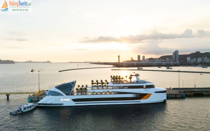 Du thuyền VIP 600 chỗ Hạ Long 5 sao