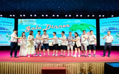 Gala dinner trong tour Hạ Long cho công ty