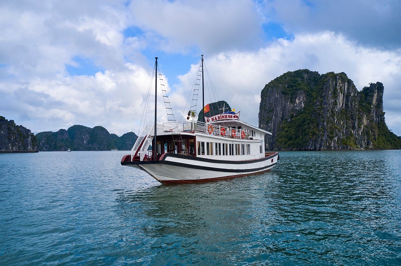 Giờ tàu thăm Vịnh Hạ Long 4 tiếng trong ngày