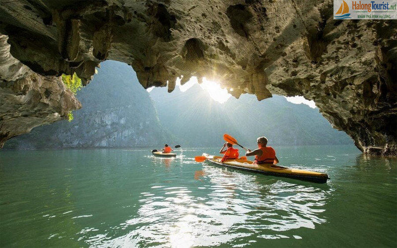 Chèo Kayak tại Hang Luồn – trải nghiệm đặc sắc tour Hạ Long