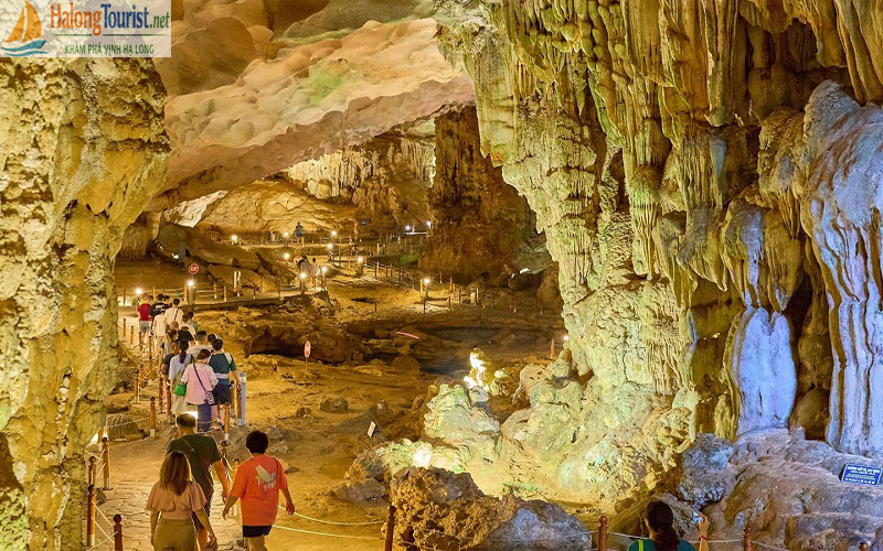 Hang Sửng Sốt Vịnh Hạ Long với nhũ đá kỳ vĩ
