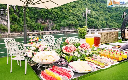 Tiệc trà, hoa quả trên Du thuyền Hercules Cruise hạ Long