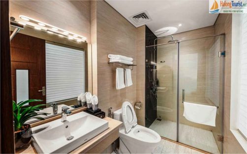 Phòng tắm khách sạn