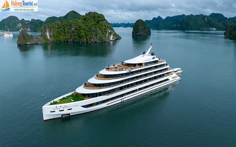Review Tour Hạ Long – Toàn cảnh Vịnh Hạ Long với du thuyền cao cấp