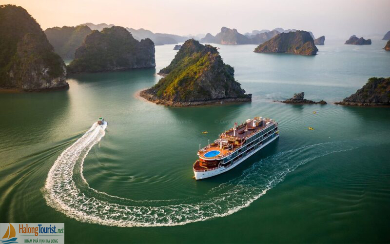 Thuê du thuyền Hạ Long – Trải nghiệm nghỉ dưỡng cao cấp giữa kỳ quan thiên nhiên UNESCO