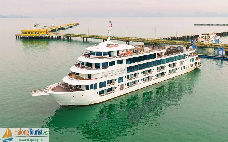 Tour thăm Vịnh Hạ Long 8 tiếng bằng du thuyền hiện đại