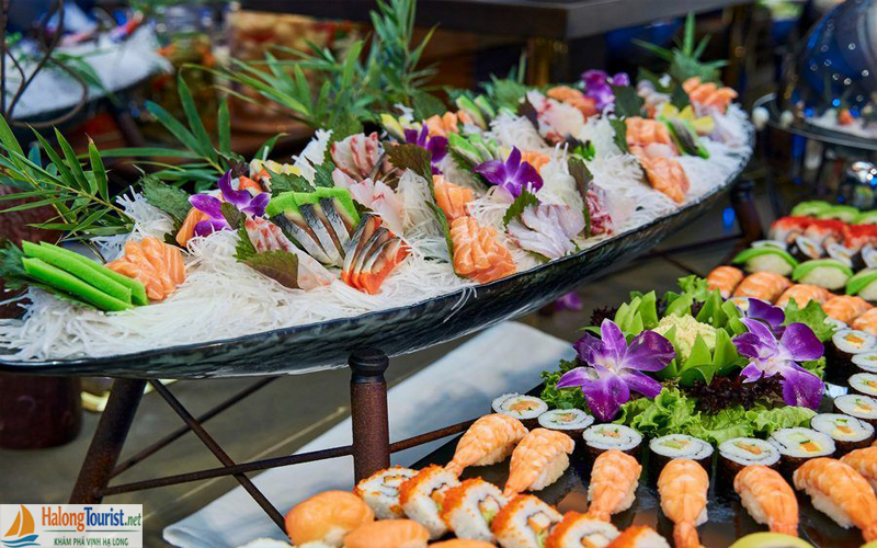 Ăn trưa hải sản trên du thuyền Hạ Long