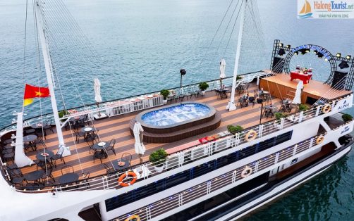 sundeck du thuyền 5 sao