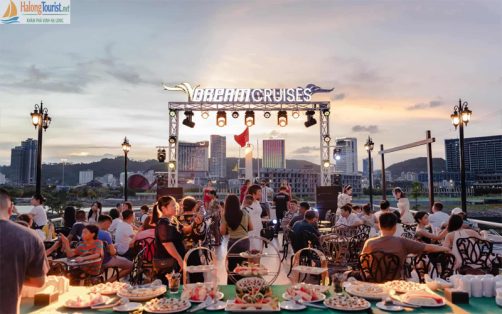 Tiệc tối trên V-dream Cruise