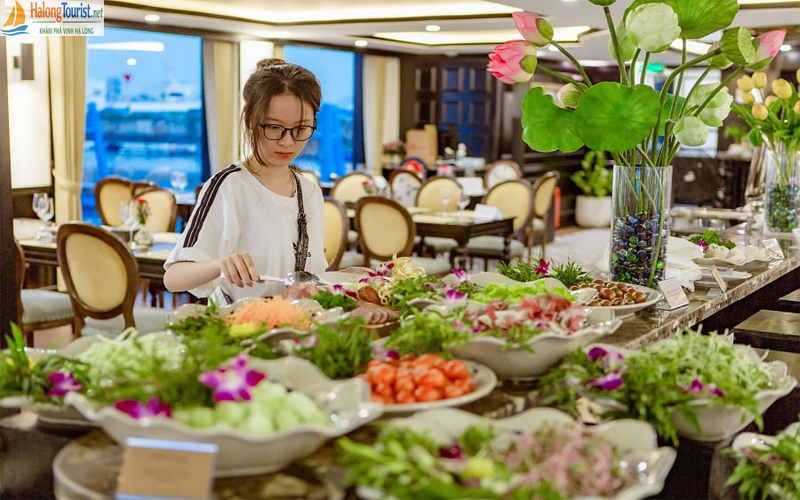 bữa trưa hải sản trên du thuyền Hạ Long