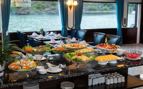 Buffet trưa trên du thuyền