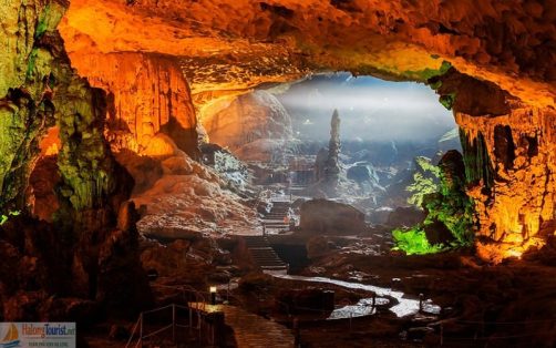 Hang Sửng Sốt vịnh Hạ Long với hệ thống thạch nhũ tuyệt đẹp
