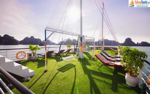 Sundeck Du Thuyền Queen Hạ Long