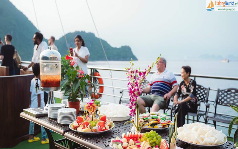 Tiệc hoàng hôn trên du thuyền Hạ Long 1 ngày từ Hà Nội