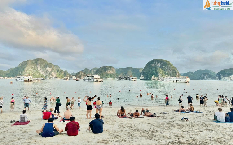 bãi biển Titop cát trắng