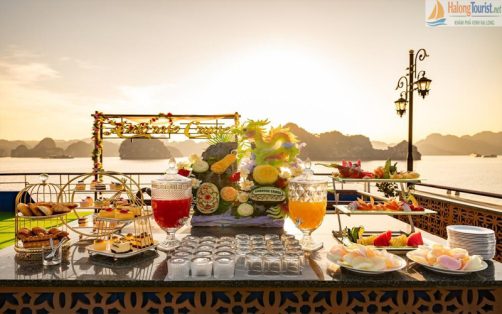 Tiệc trà chiều trên du thuyền Lan Hạ